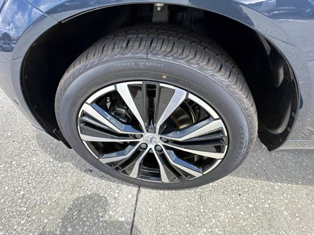 new 2025 Volvo XC60 car, priced at $51,975