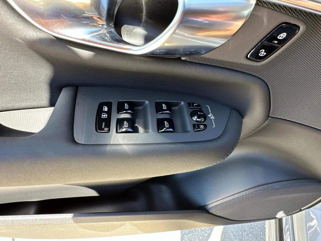 new 2025 Volvo XC90 car, priced at $66,695