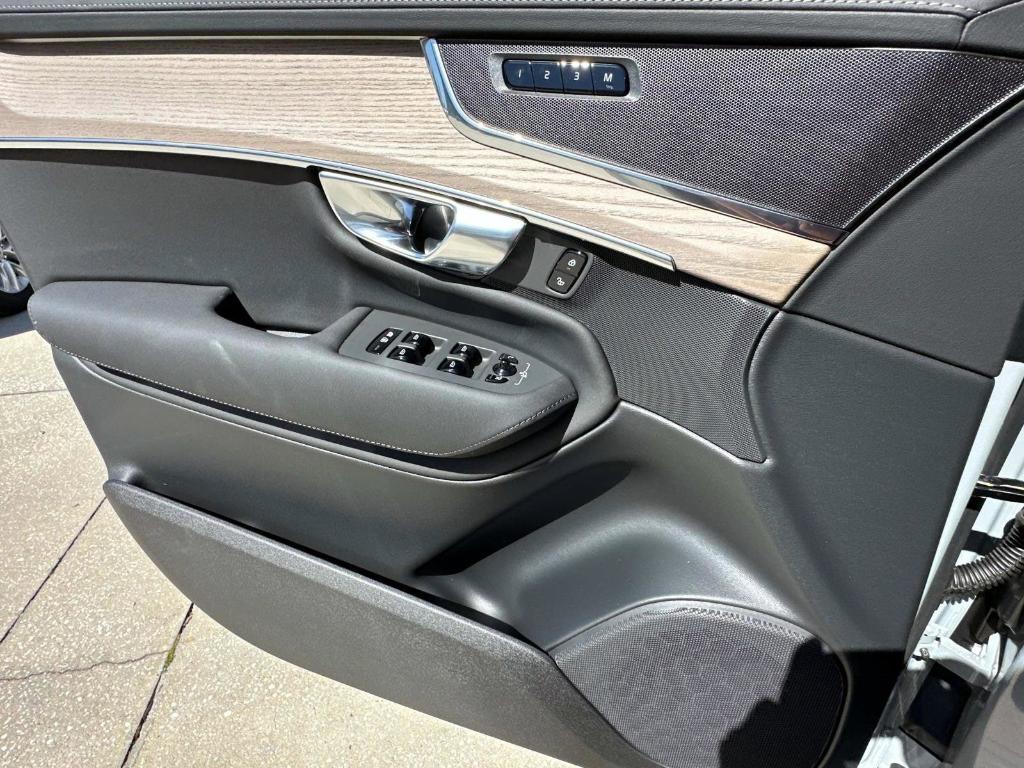 new 2025 Volvo XC90 car, priced at $66,695