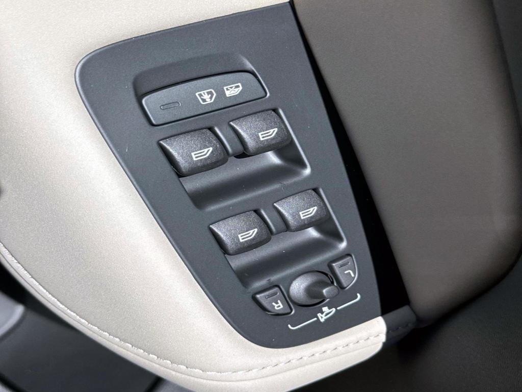 new 2026 Volvo XC60 car, priced at $51,313