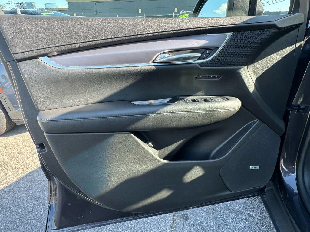 used 2017 Cadillac XT5 car, priced at $19,999