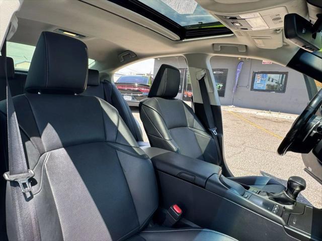 used 2019 Lexus ES 300h car, priced at $27,999