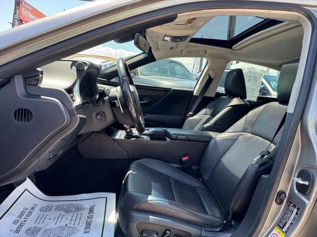 used 2019 Lexus ES 300h car, priced at $27,999