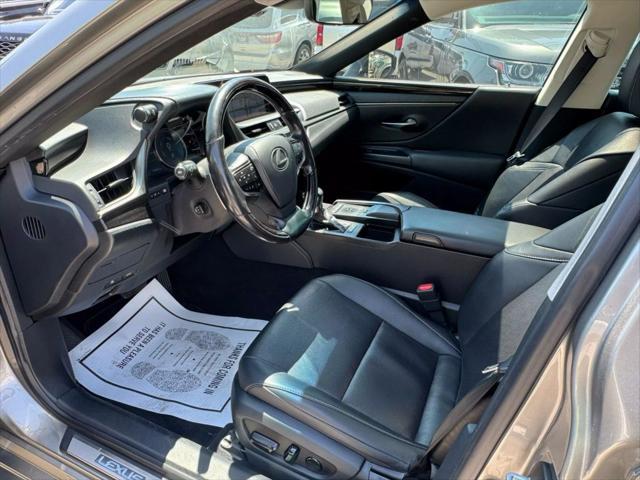 used 2019 Lexus ES 300h car, priced at $27,999