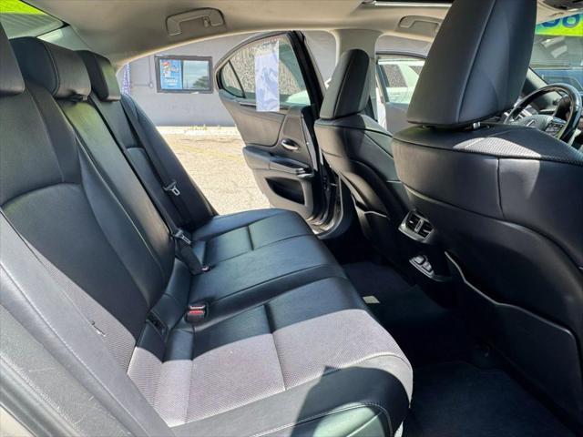 used 2019 Lexus ES 300h car, priced at $27,999