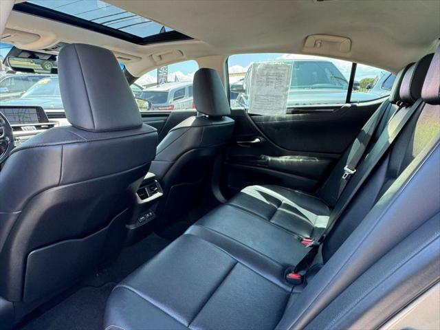 used 2019 Lexus ES 300h car, priced at $27,999
