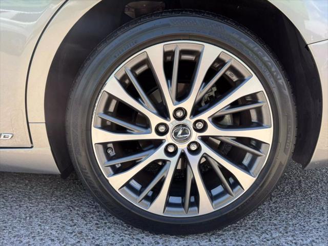 used 2019 Lexus ES 300h car, priced at $27,999