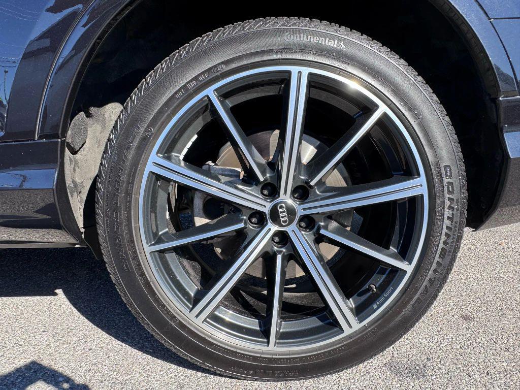 used 2020 Audi Q7 car, priced at $28,999