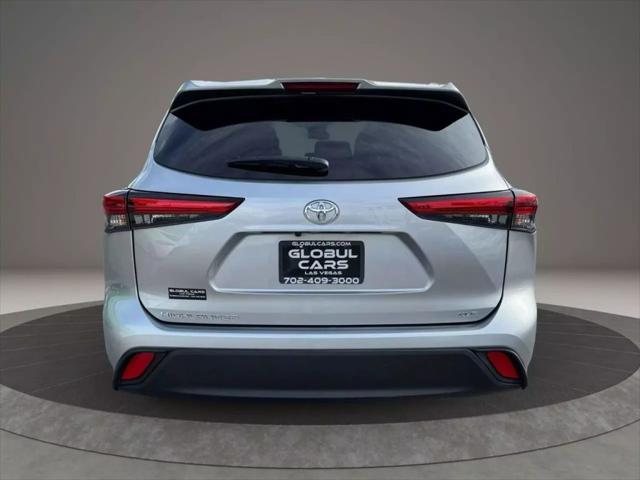 used 2022 Toyota Highlander car, priced at $27,999