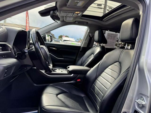 used 2022 Toyota Highlander car, priced at $28,999