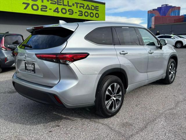 used 2022 Toyota Highlander car, priced at $28,999