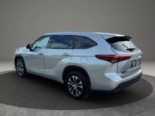used 2022 Toyota Highlander car, priced at $27,999