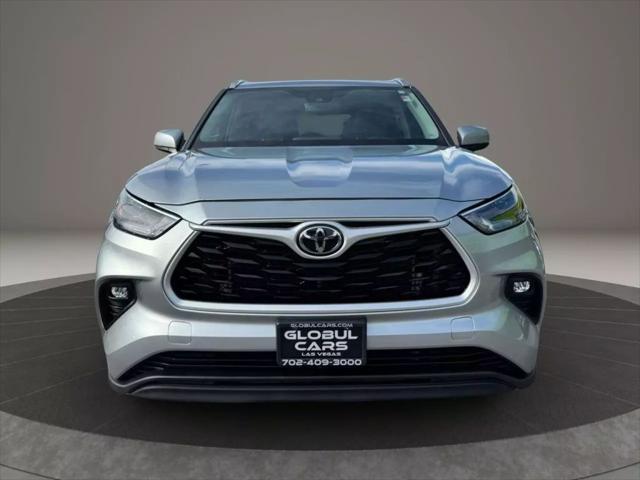 used 2022 Toyota Highlander car, priced at $27,999