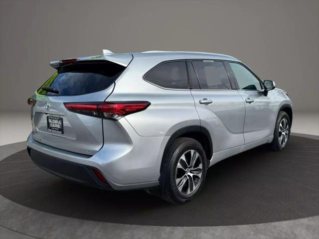 used 2022 Toyota Highlander car, priced at $27,999