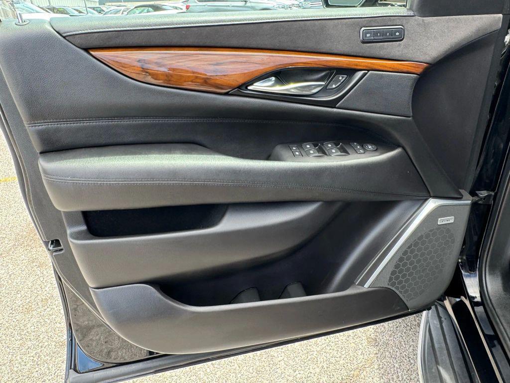used 2020 Cadillac Escalade car, priced at $31,999