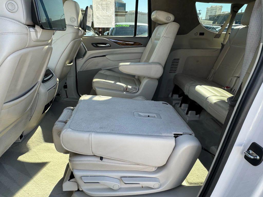 used 2022 Cadillac Escalade ESV car, priced at $65,499