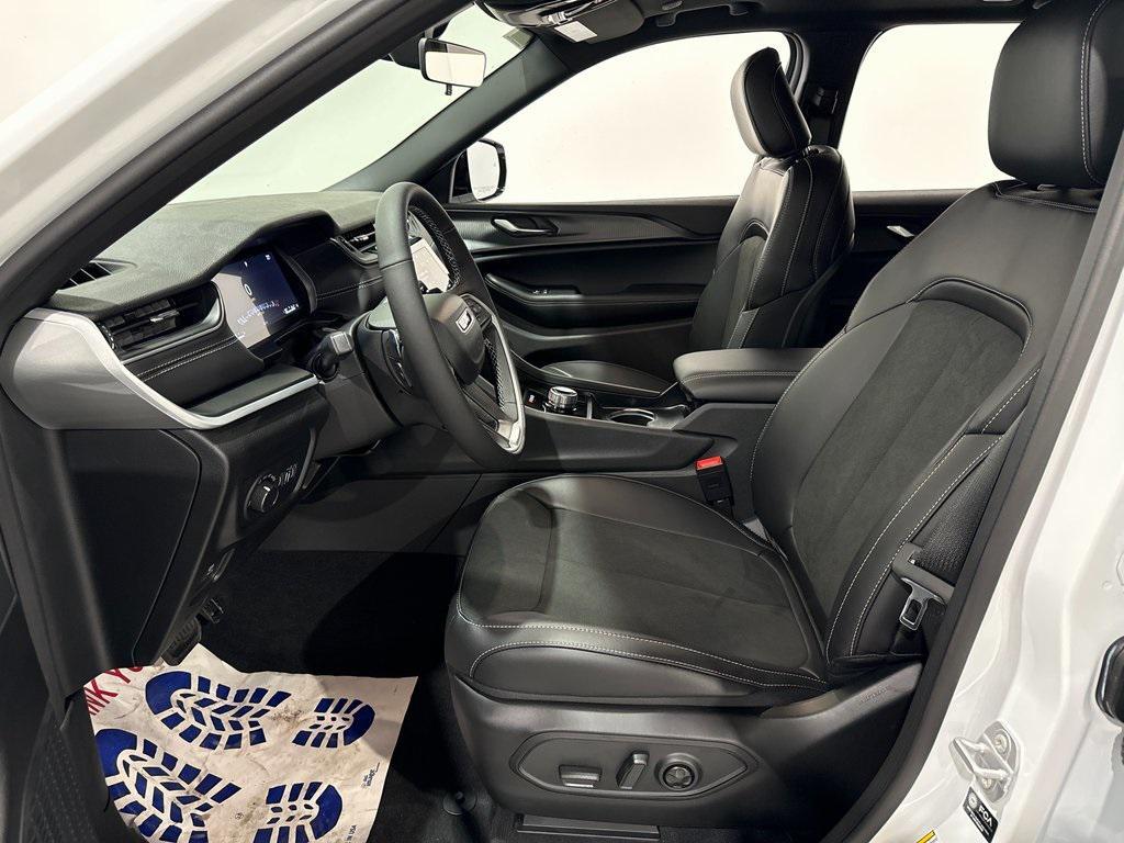 new 2025 Jeep Grand Cherokee car, priced at $35,733