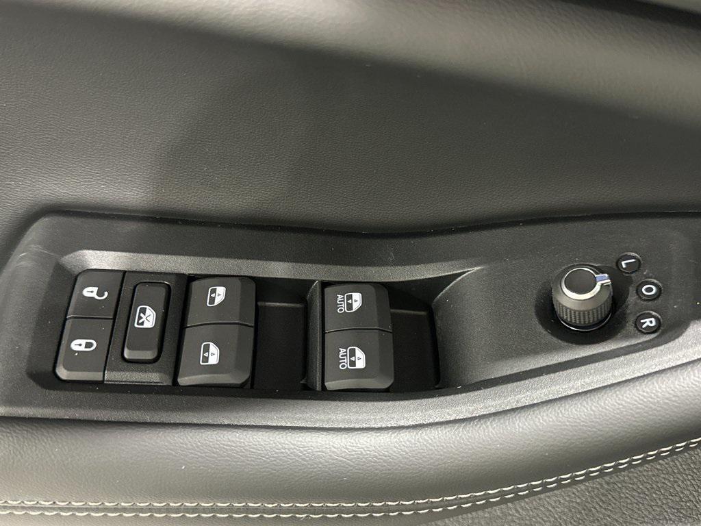 new 2025 Jeep Grand Cherokee car, priced at $35,733