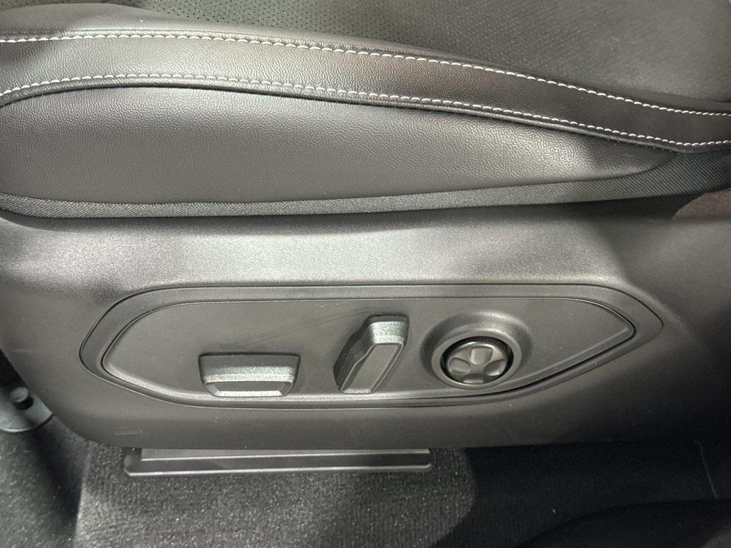 new 2025 Jeep Grand Cherokee car, priced at $35,733