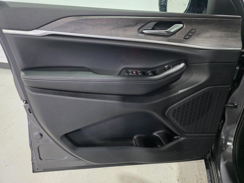 new 2025 Jeep Grand Cherokee car, priced at $41,245