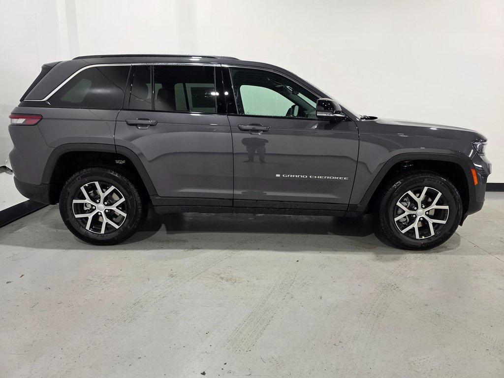 new 2025 Jeep Grand Cherokee car, priced at $41,245