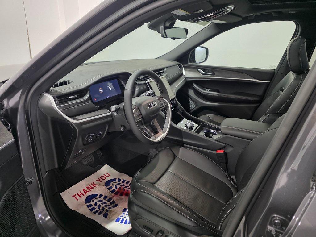 new 2025 Jeep Grand Cherokee car, priced at $41,245