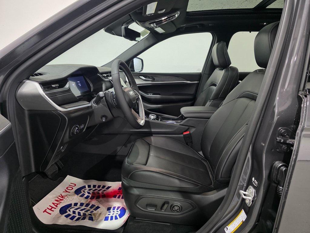 new 2025 Jeep Grand Cherokee car, priced at $41,245