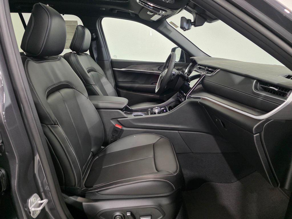 new 2025 Jeep Grand Cherokee car, priced at $41,245