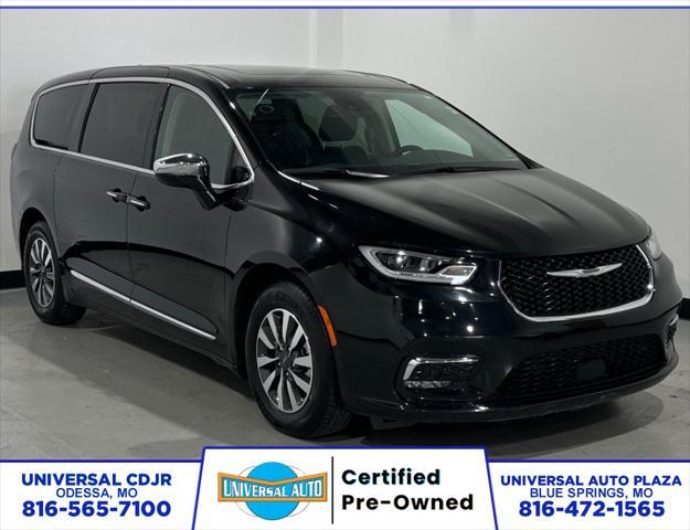 used 2022 Chrysler Pacifica Hybrid car, priced at $30,987