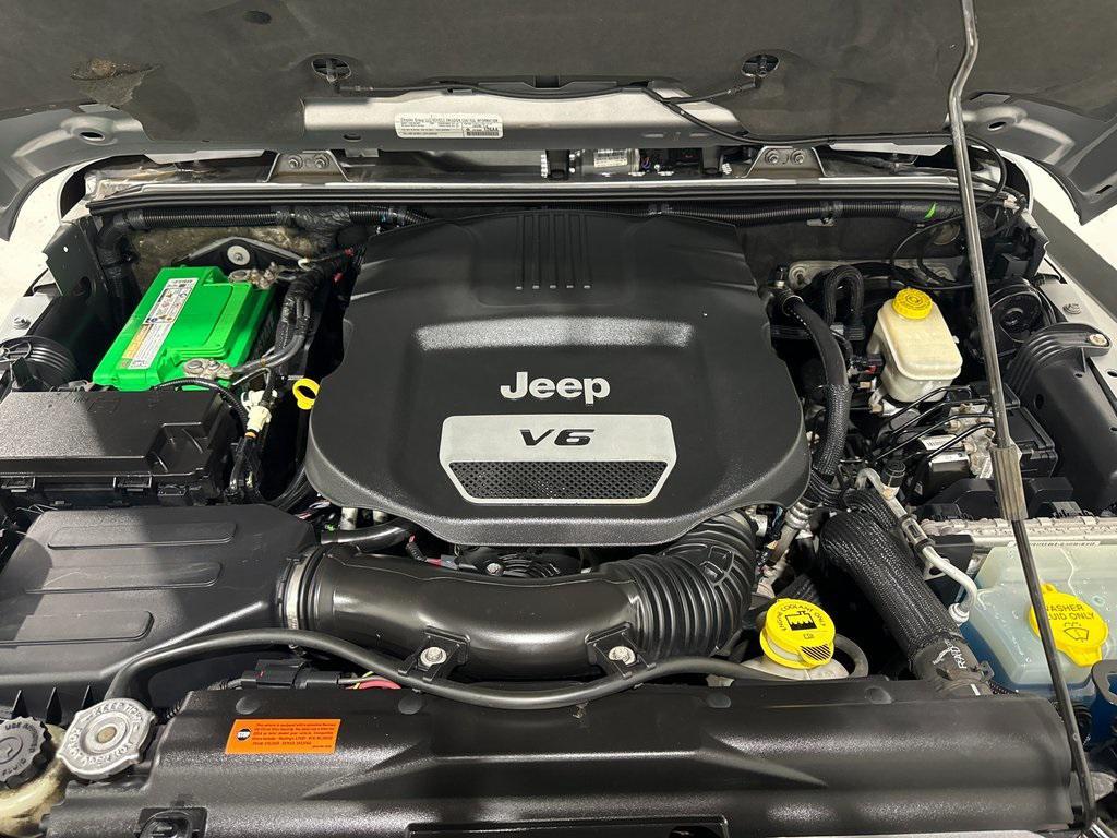 used 2015 Jeep Wrangler Unlimited car, priced at $17,550