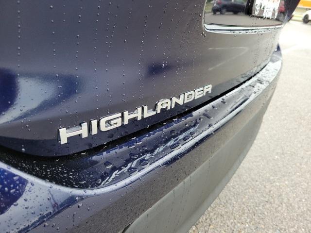 used 2022 Toyota Highlander Hybrid car, priced at $34,940