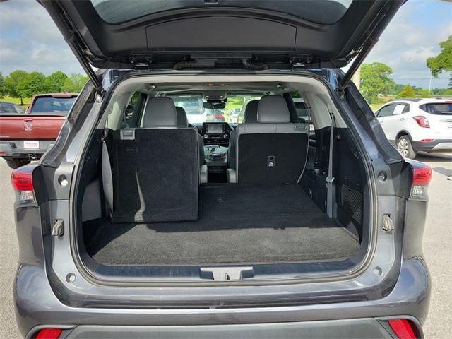 used 2021 Toyota Highlander Hybrid car, priced at $32,938