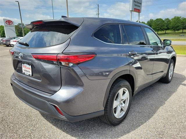 used 2023 Toyota Highlander car, priced at $32,995