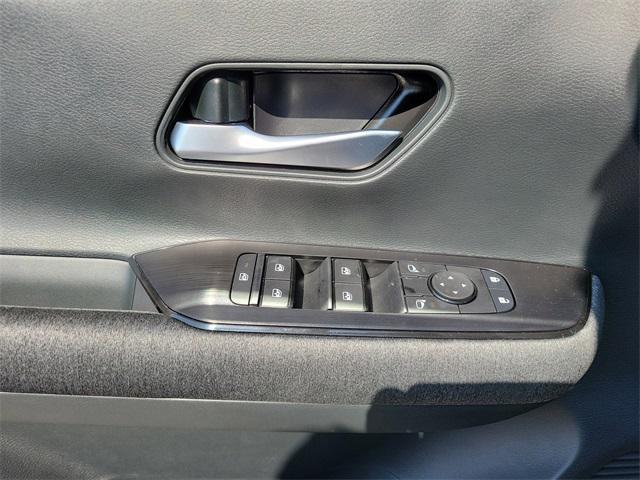new 2025 Nissan Kicks car, priced at $27,287