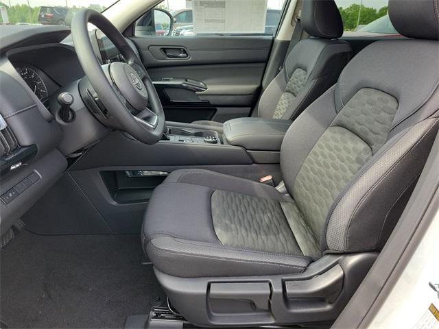new 2025 Nissan Pathfinder car, priced at $38,002