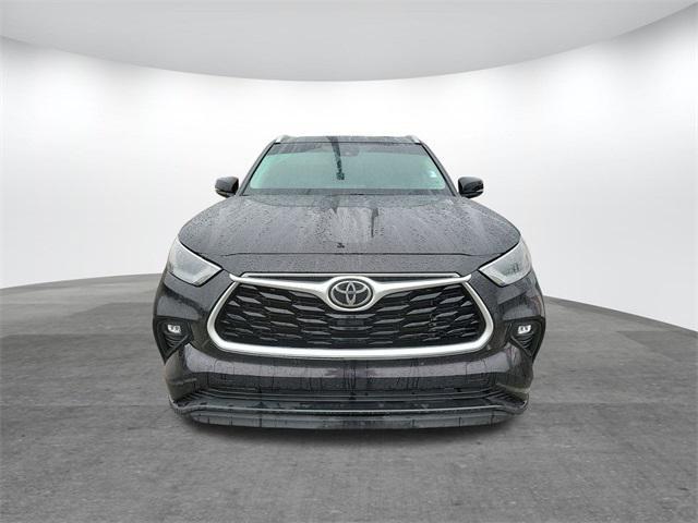 used 2022 Toyota Highlander car, priced at $32,695