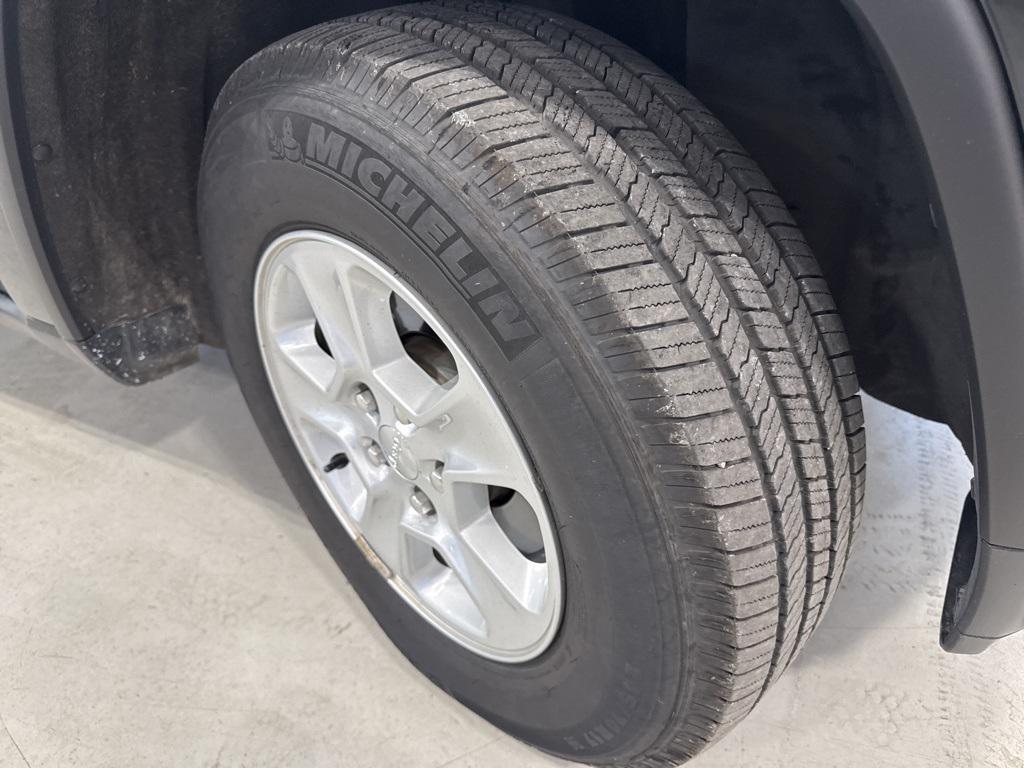 used 2015 Jeep Grand Cherokee car, priced at $9,596