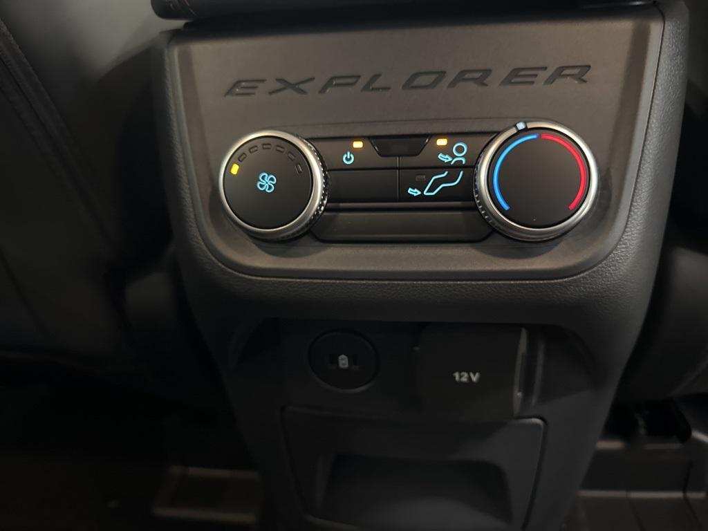 new 2025 Ford Explorer car, priced at $49,515