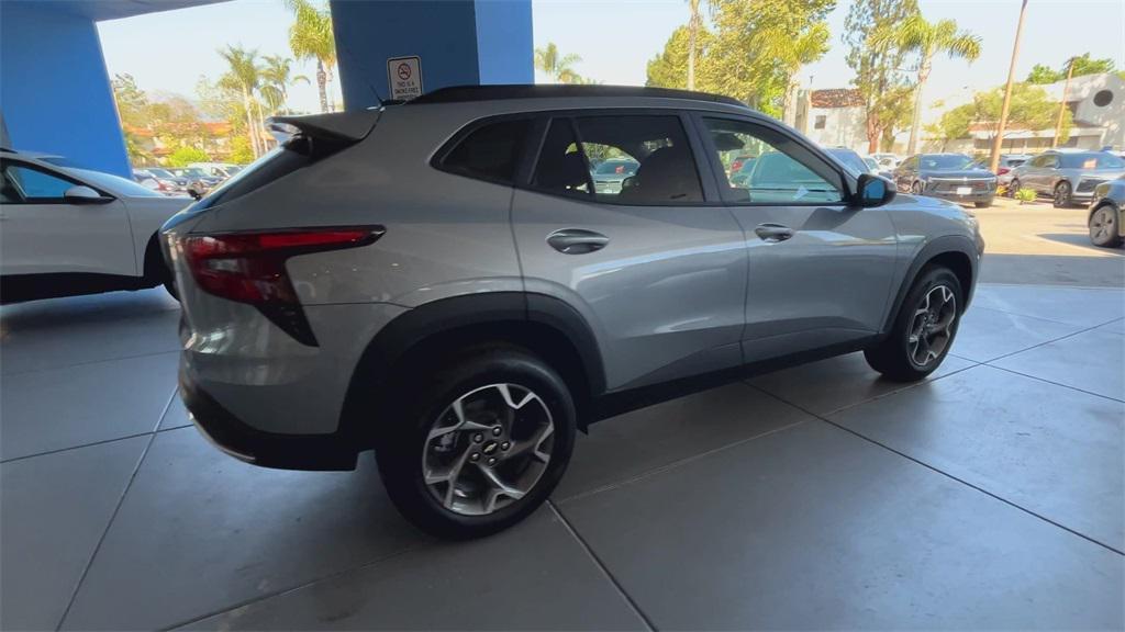 new 2025 Chevrolet Trax car, priced at $22,149