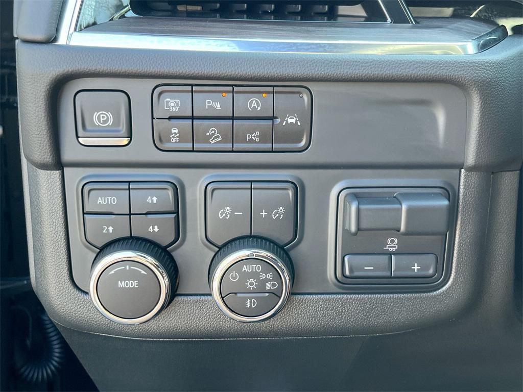 new 2025 Chevrolet Suburban car, priced at $75,460