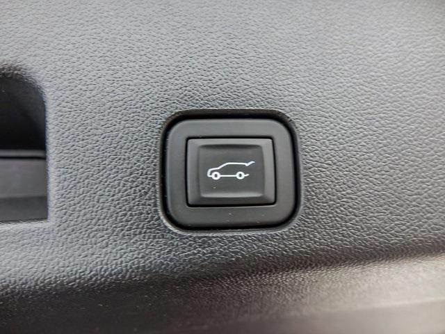 used 2025 Chevrolet Traverse car, priced at $43,300