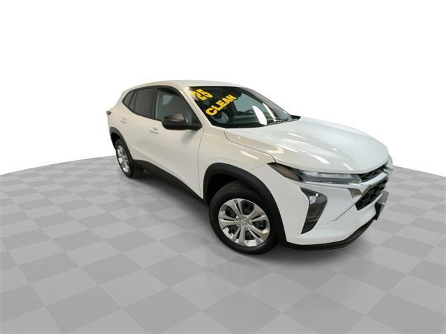 used 2025 Chevrolet Trax car, priced at $22,350