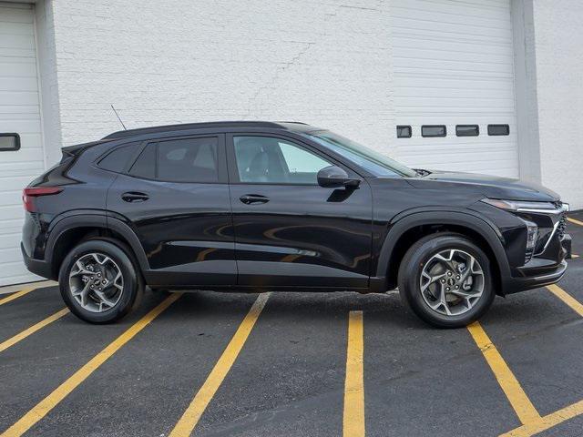 new 2025 Chevrolet Trax car, priced at $24,735