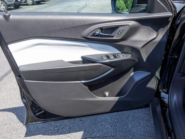 new 2025 Chevrolet Trax car, priced at $24,205