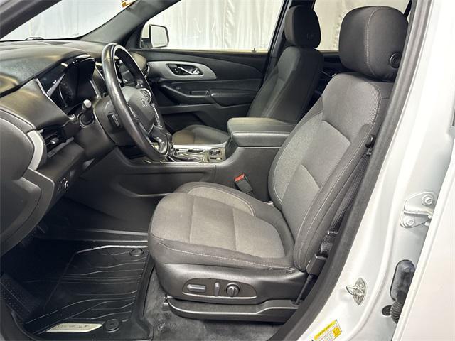 used 2022 Chevrolet Traverse car, priced at $27,400