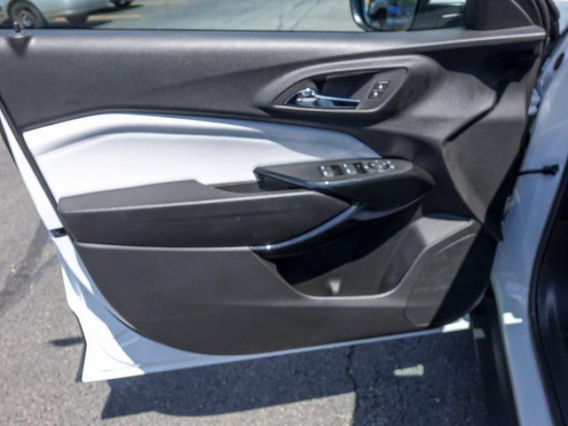 new 2025 Chevrolet Trax car, priced at $23,948
