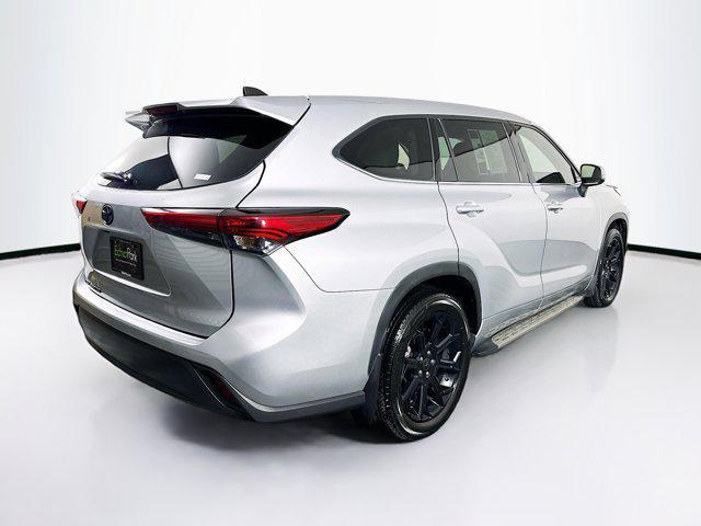 used 2022 Toyota Highlander car, priced at $27,997