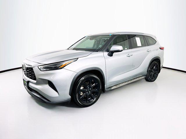 used 2022 Toyota Highlander car, priced at $27,997
