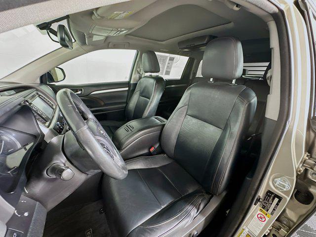 used 2014 Toyota Highlander car, priced at $16,299