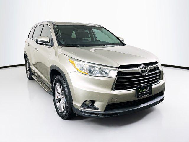 used 2014 Toyota Highlander car, priced at $16,299